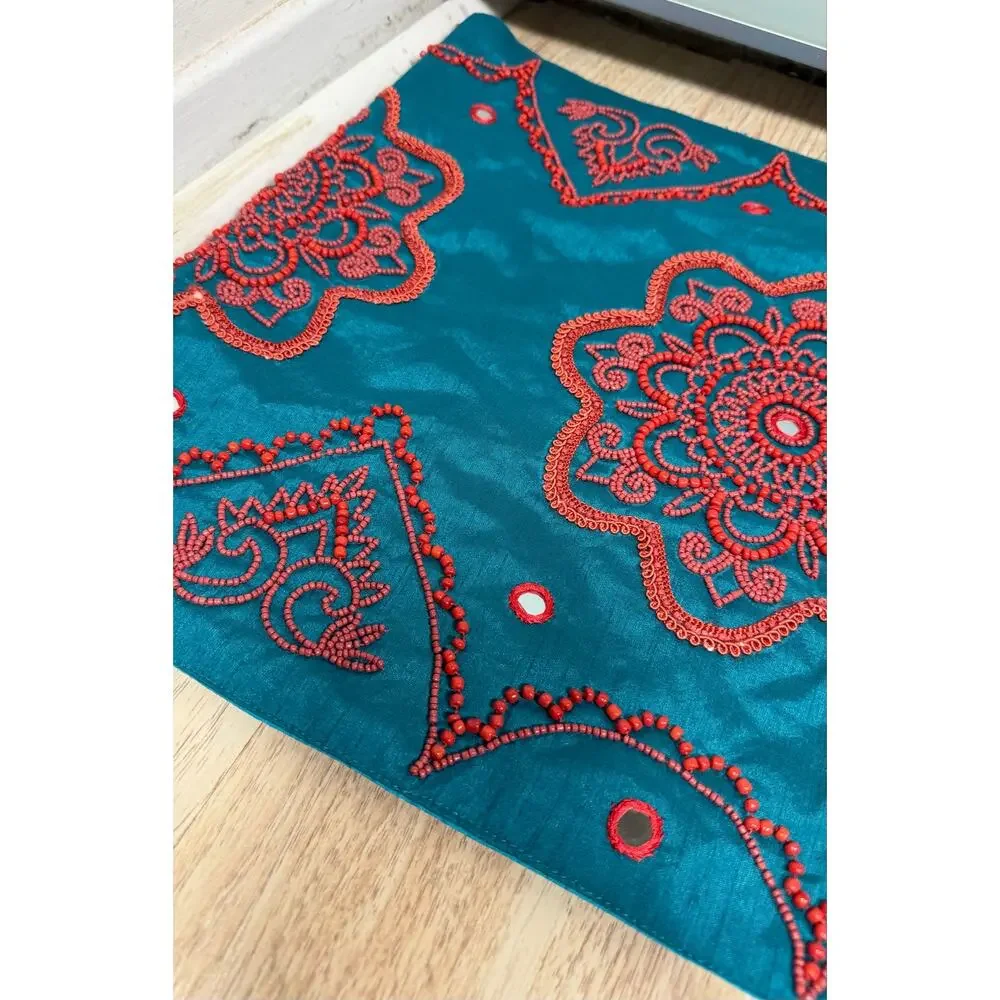 NWT Kim Seybert Hand Beaded Table Runner